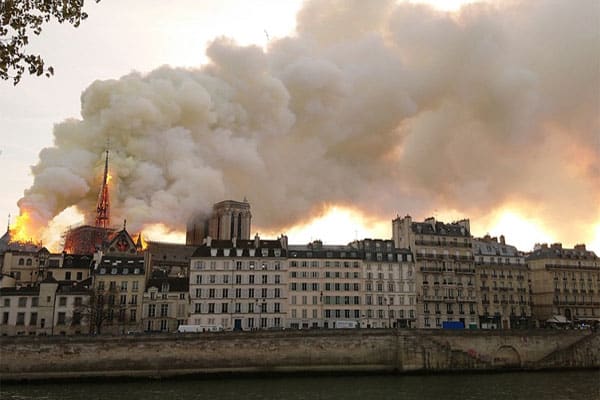 Pollution au plomb autour de Notre-Dame: aucune panique à avoir, de simples gestes à adopter